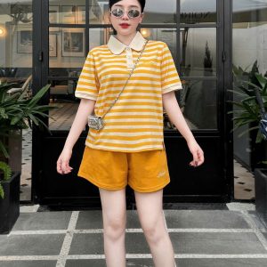 Set Bộ đùi cổ trụ áo sọc thêu chữ quần màu Khanh La